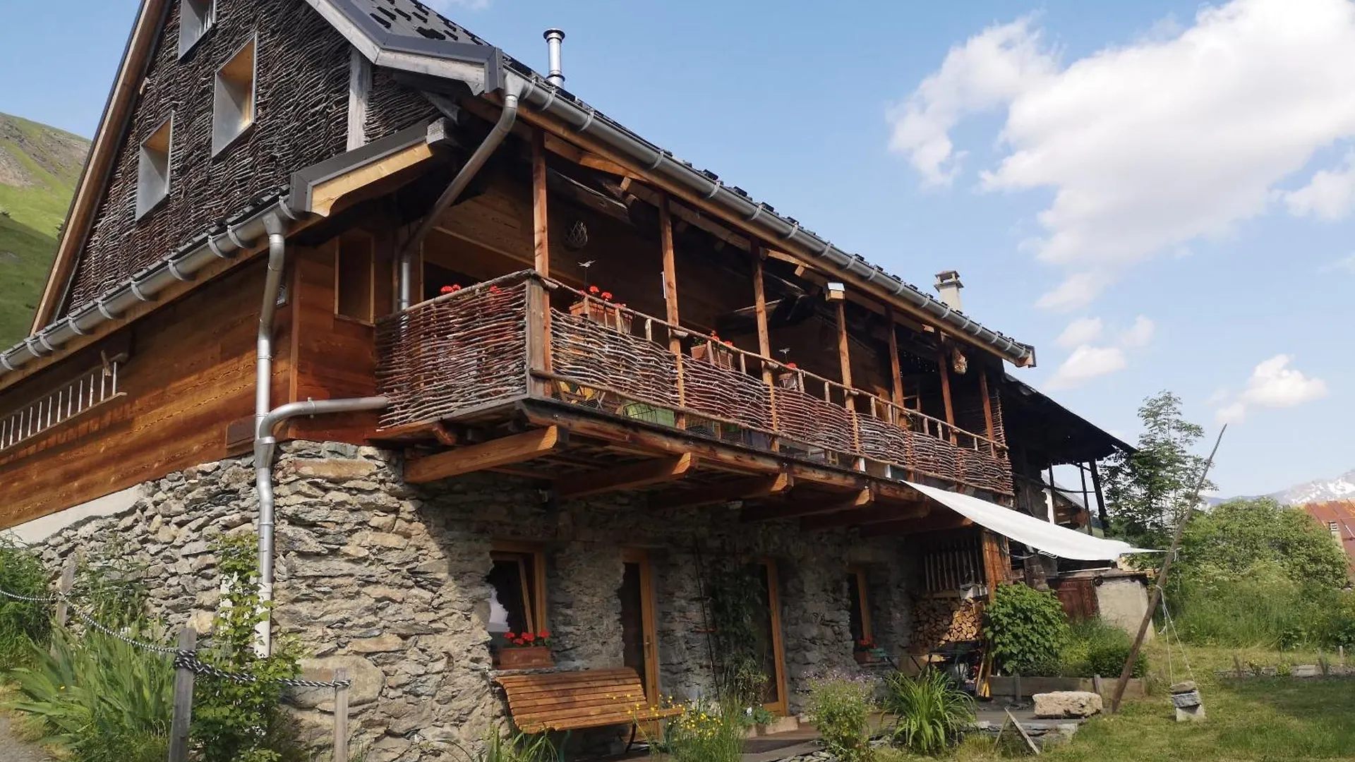 Appartement De Plain Pied Dans Chalet contacts